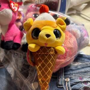 ZURU Coco Cones Sweet Collection Noodle Plush Animal in Cone